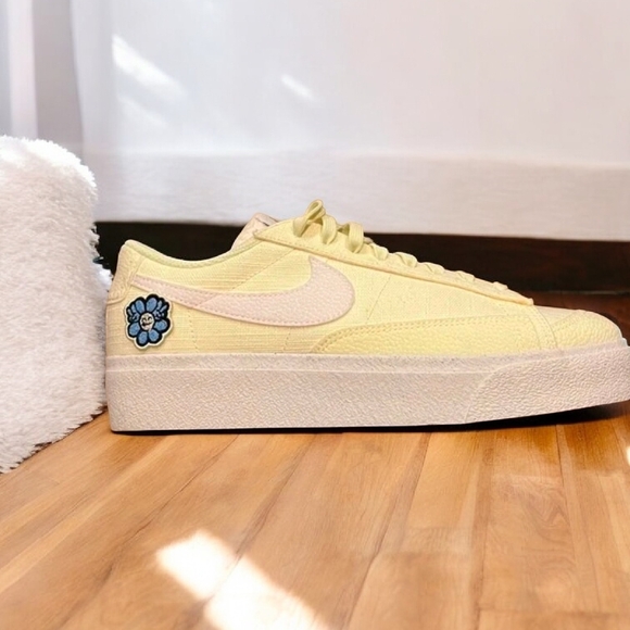 Nike Women's Blazer Low Platform Next Nature 'Flower‎ Power' sneaker. - Picture 3 of 3